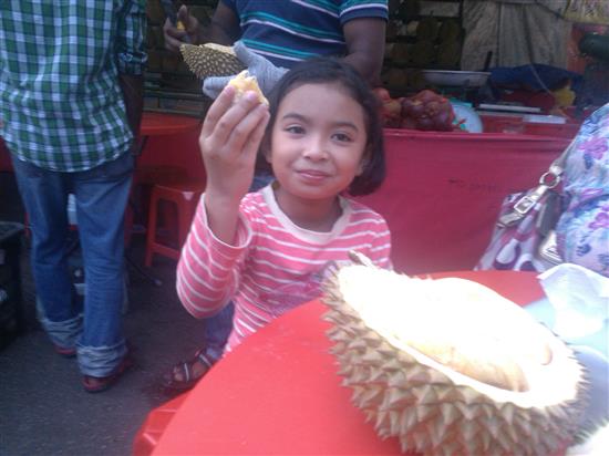 iffah tak makan banyak durian ni