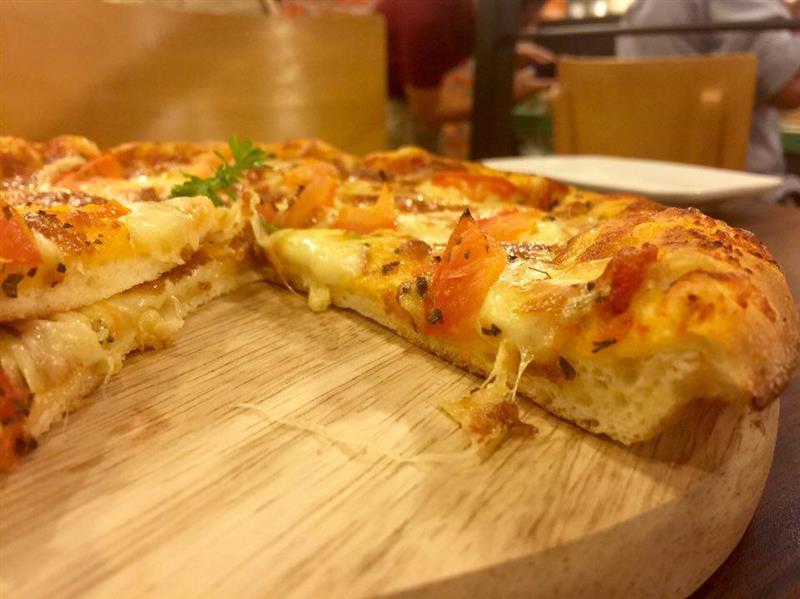 tempat-makan-best-bangsar-pretz-n-beanz-pizza-3