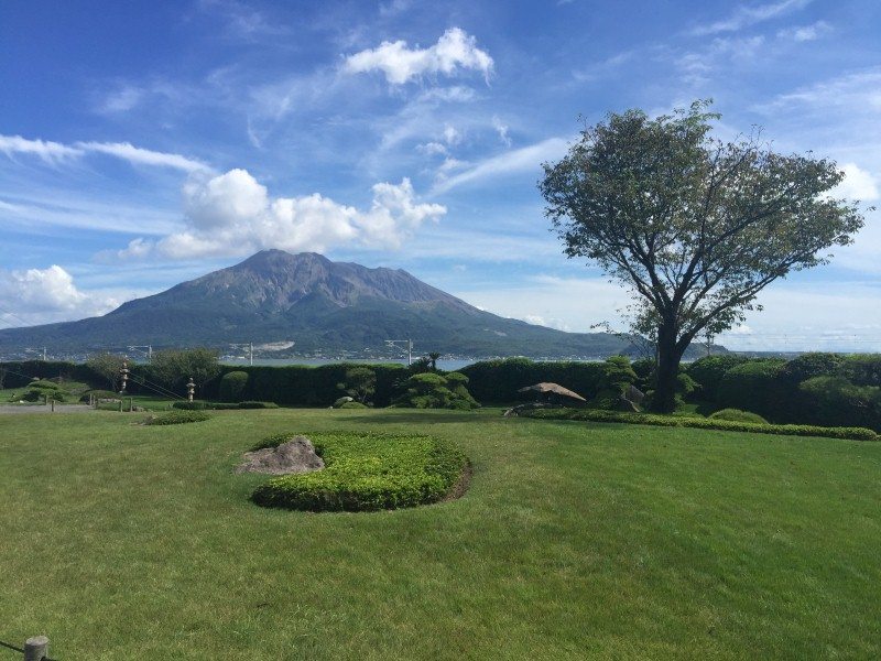 Gunung Ontake tersergam indah daripada Sengan-en Garden