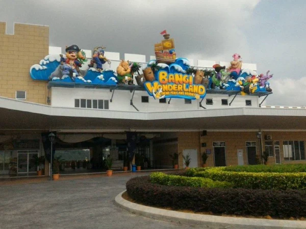 Bangi Wonderland Themepark & Resort pintu masuk